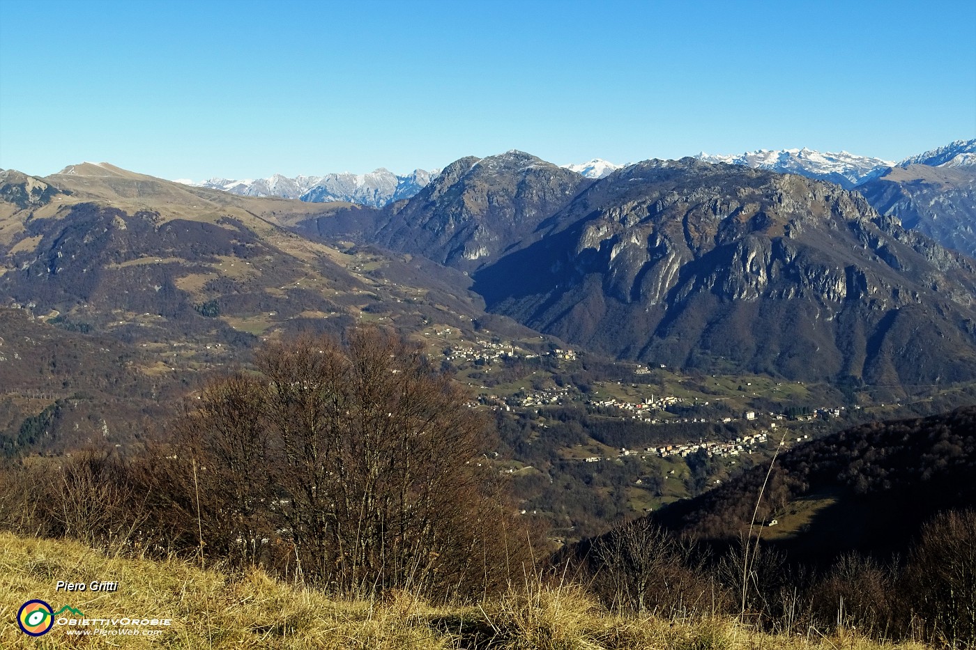 48 Dallo Zuc di Valmana vista sulla Val Taleggio.JPG